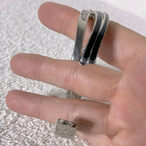 Vintage Elegant Silver & Black Tone Metal Bracelet - Picture 5 of 11